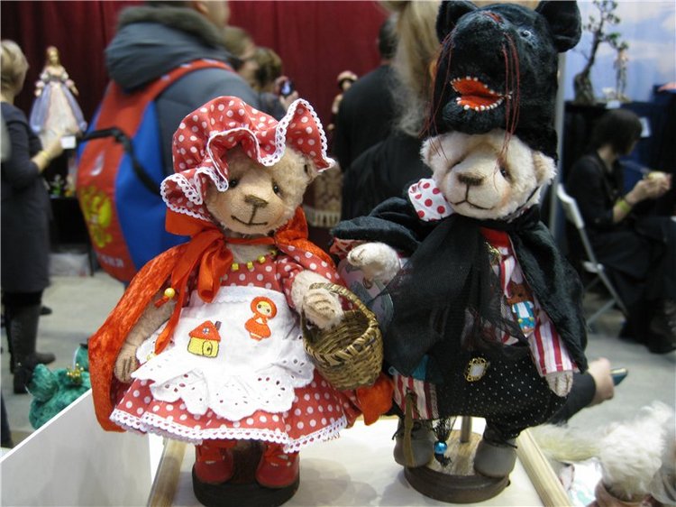 Как Элис и Муся посетили выставку кукол в Гостином дворе