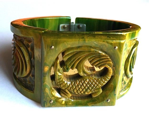 Славный пластик "бакелит"! У него отменный вид! Или возвращение бакелитового болванчика