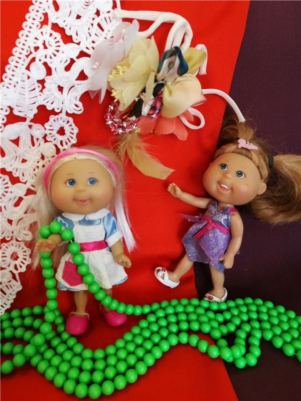 Надели шарики на нити. Красиво очень, посмотрите! Сваровски нашими глазами