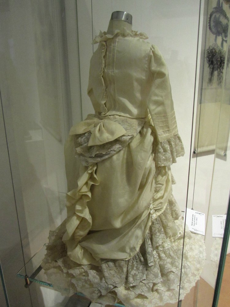 «Мода по-взрослому. Истории из кукольного гардероба» - выставка в Музее-заповеднике «Царицыно» - продолжение - 5-ый зал.