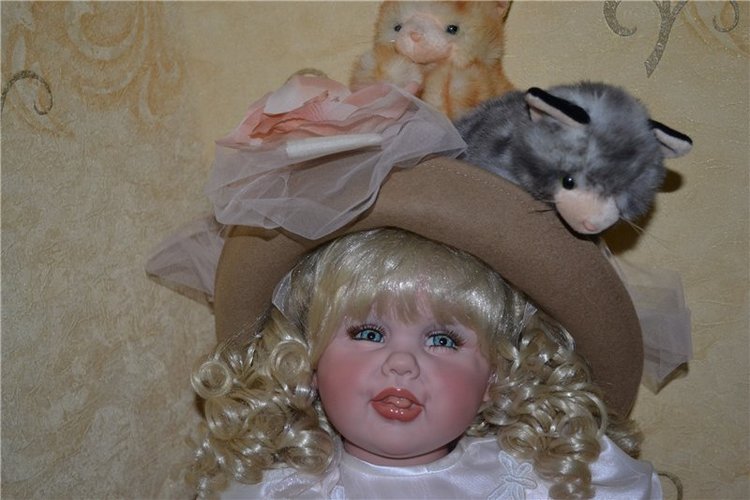 Кошки Мяу - самая весёлая куколка Файзах Спанос