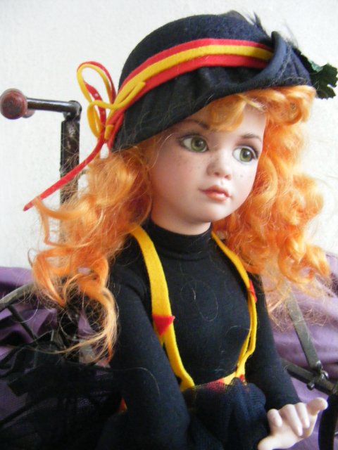 Фарфоровая кукла Zinnia автора Jan MClean, коллекция Flower Heart Collection (фото 2)