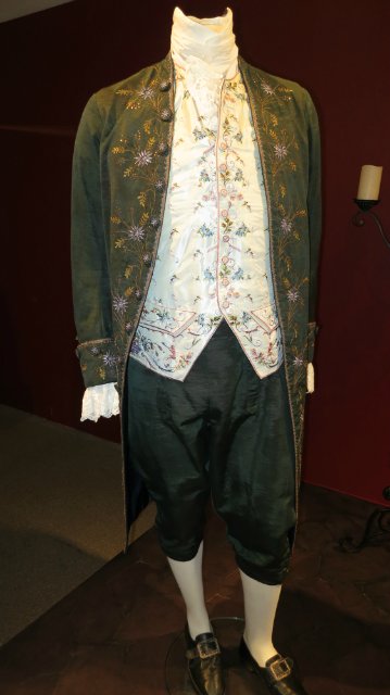 Как за неприметным фасадом может скрыватся просто удивительный Клондайк!!! Или "Это я удачно зашел!!!!!"