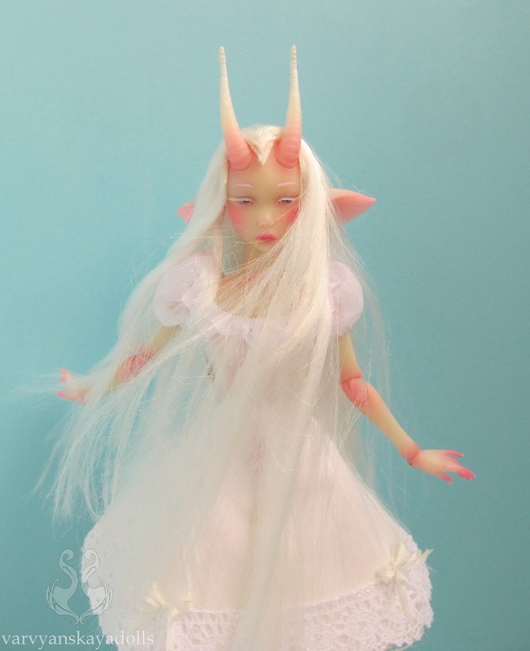 Дева по имени Неонилла. Авторская шарнирная кукла