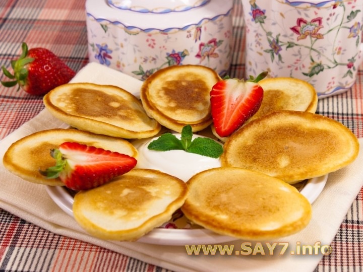 Вкусные у бабушки блинчики-оладушки. С маслом и с вареньем, со сметаной съем я (фото 3)