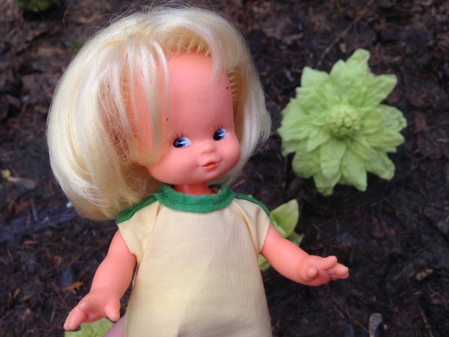 Фотосессия куклы ГДР Косолапки в Аптекарском огороде