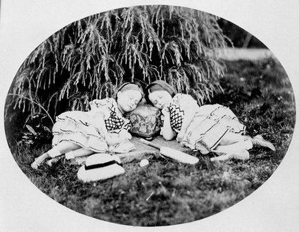 Кто Вы, мистер Кэррол или Каждый пишет, как он дышит. Фотоработы сказочника и математика | Бэйбики Кто Вы, мистер Кэррол или Каждый пишет, как он дышит. Фотоработы сказочника и математика