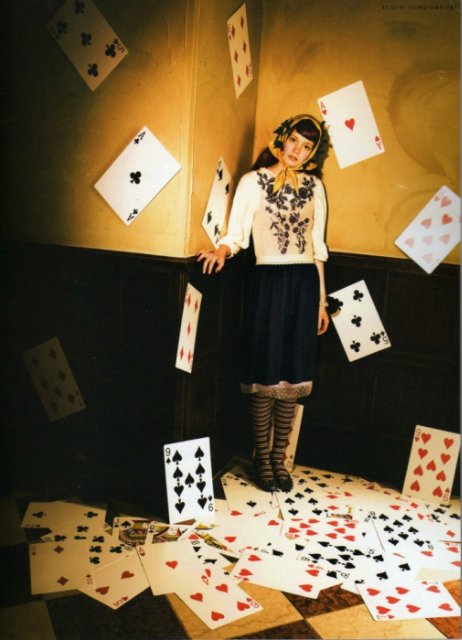 Глубока ли кроличья нора или Хэллоуин в Зазеркалье