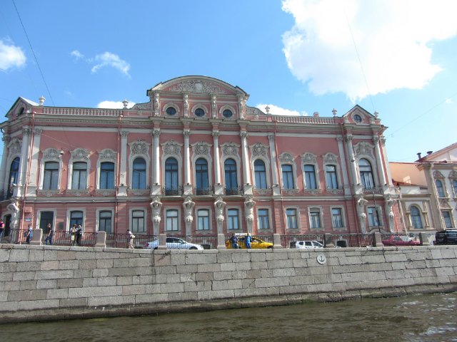 Приглашаем на водную экскурсию по Петербургу