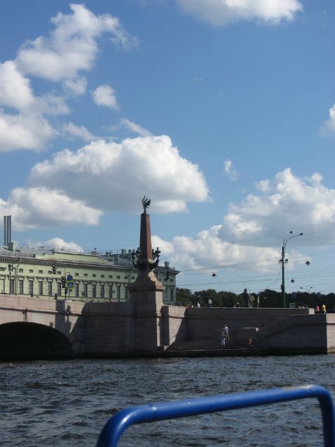 Приглашаем на водную экскурсию по Петербургу