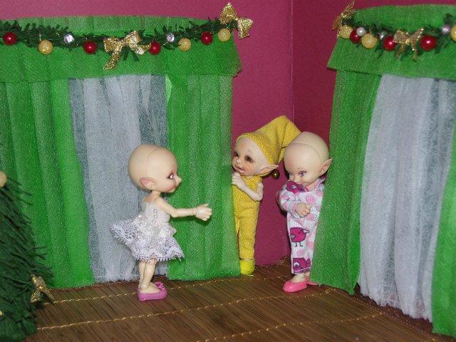 Занавесочная история. Кукольная миниатюра