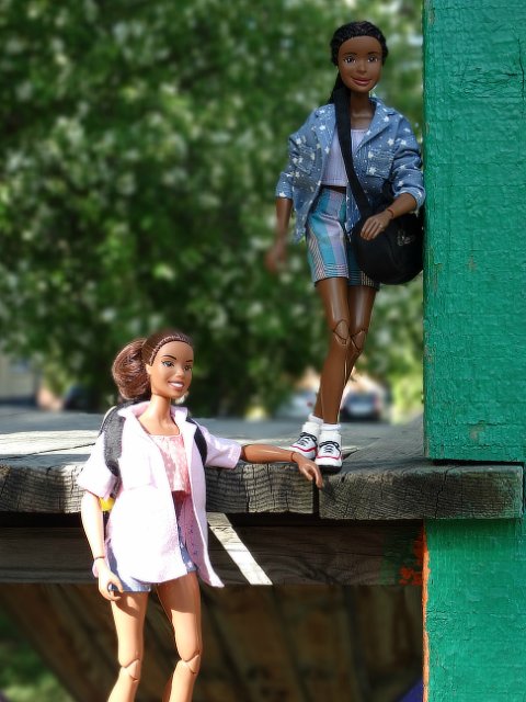 Реальные девчонки на прогулке