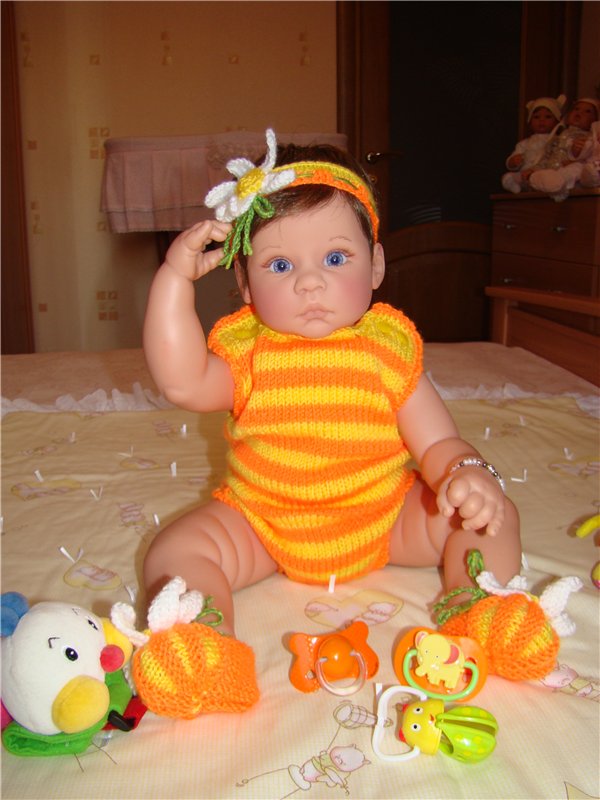 Ярче солнышка.Вязанный костюм для куколки Ли Миддлтон (фото 7)