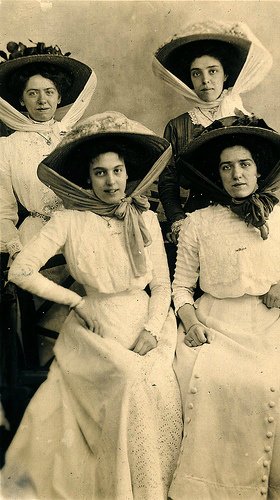 Для тех, кто в поиске или Каждый охотник желает знать. Викторианские и эдвардианские наряды