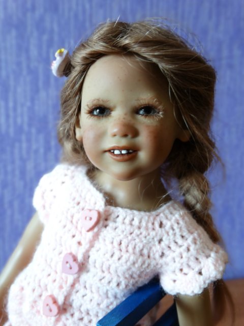 Розовые цветы или вязаные платья для любимых кукол