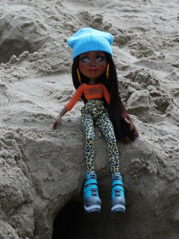 Мои девочки (перерисованные Братц 2015) вышли на улицу