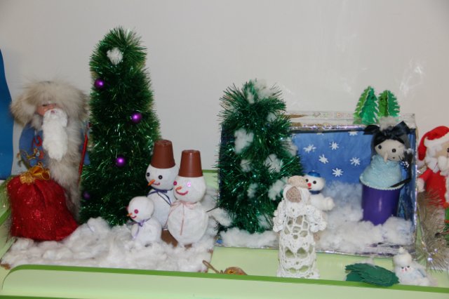 Необычные снеговики из обыденных вещей своими руками