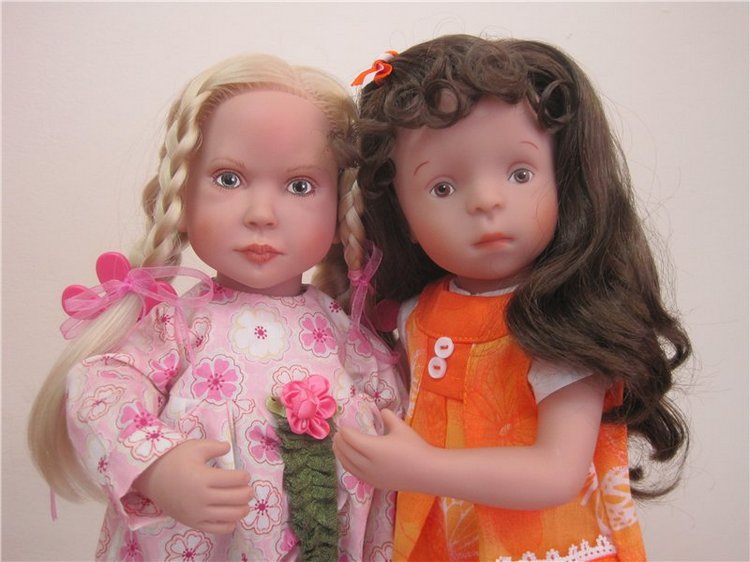 Куколки с рисованными глазками – Элли (Элен от Звернадзе) и Тата (Кати Круз)