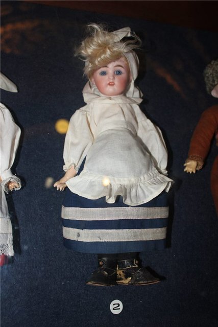 Антикварные куклы в музее барона Штиглица