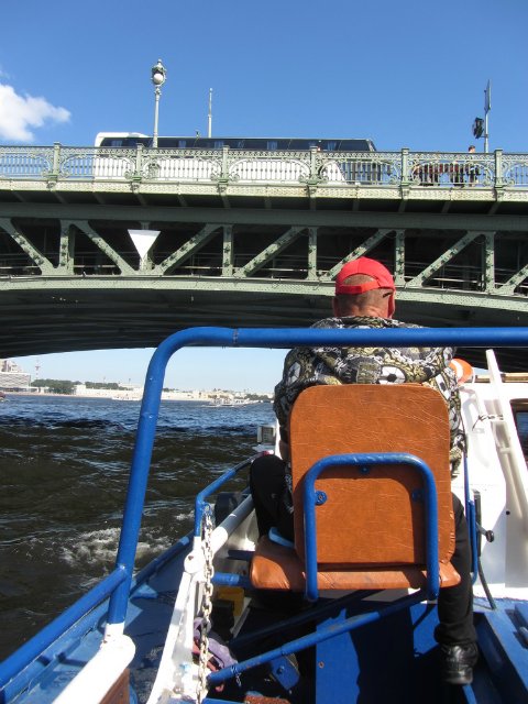 Приглашаем на водную экскурсию по Петербургу