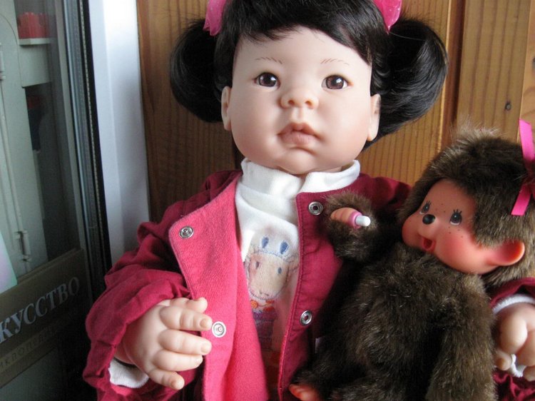 Азиаточка Миддлетончик и её любимые игрушки