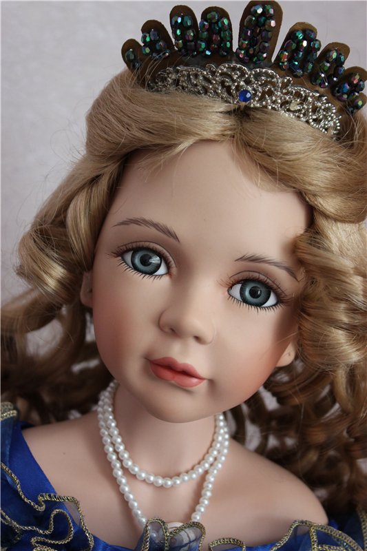 Фарфоровая кукла от Oncrown Collection