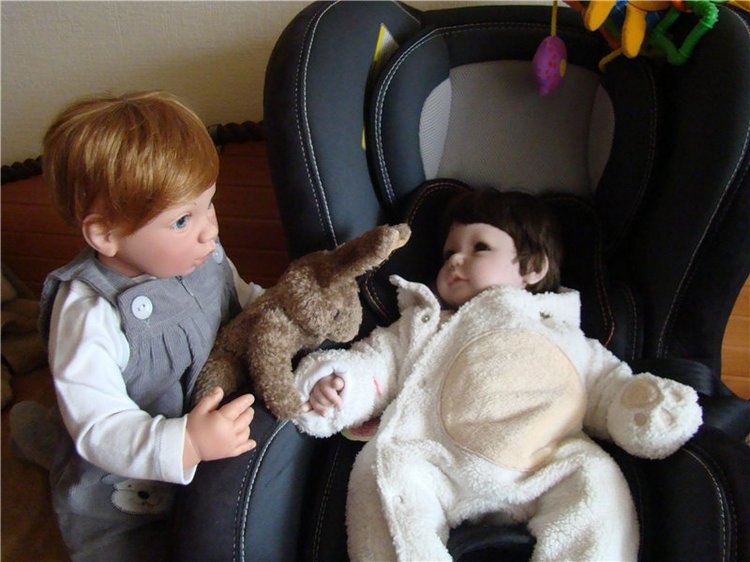 Безопасность прежде всего! Автокресло нужная вещь. Коллекционные куклы Ли Миддлтон, Адора