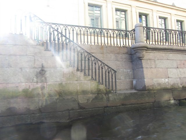 Приглашаем на водную экскурсию по Петербургу