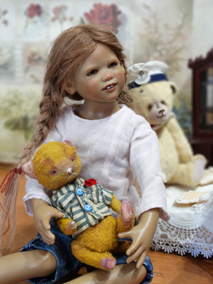 Новые игрушки для любимых кукол