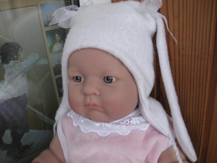 Маленькая Евочка любит наряжаться