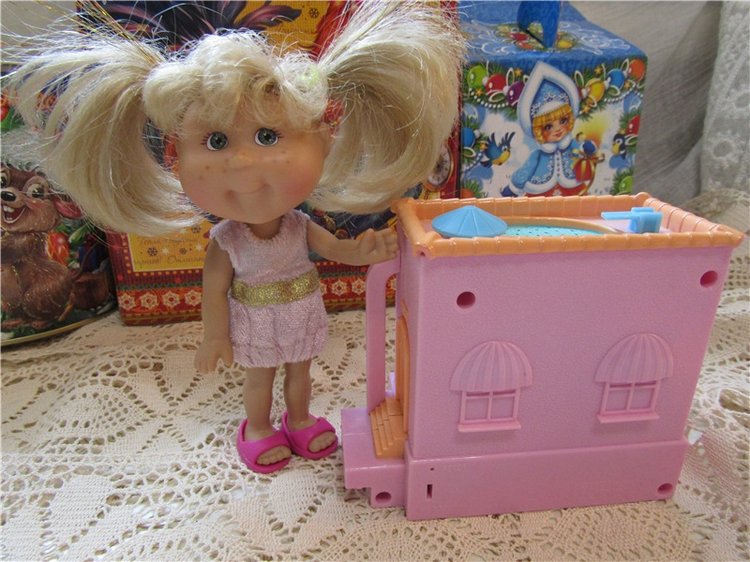 Мне подарили тамагочи. Я буду с ним с утра до ночи