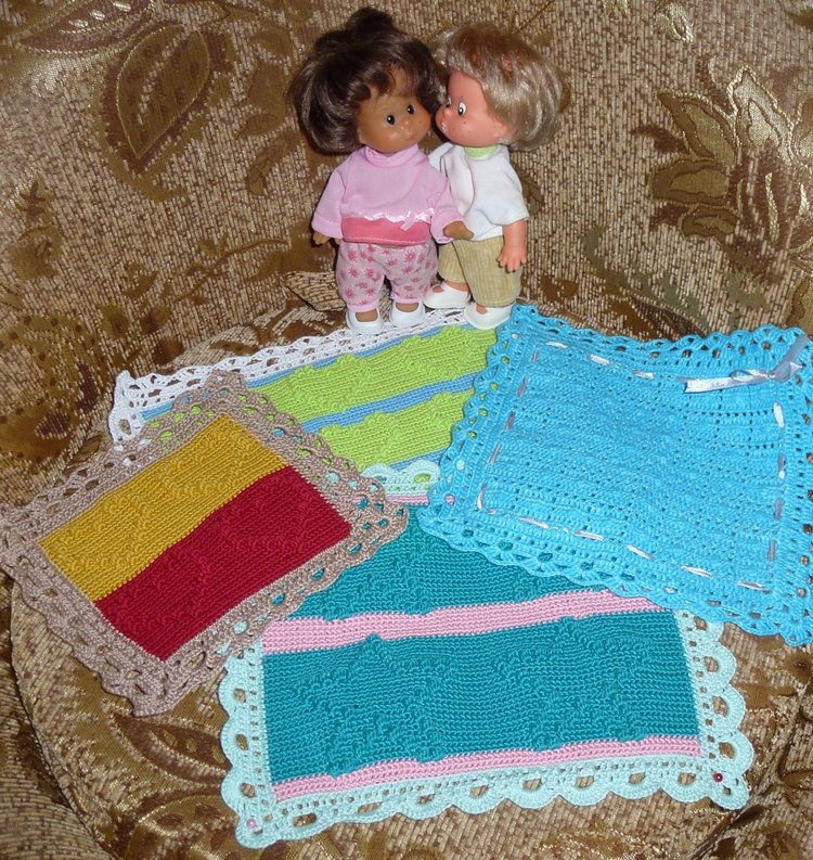 Красивые пледы-одеяльца ручной работы для кукол (фото 2)