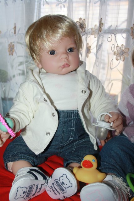 Девочка? Мальчик? Кукла Lee Middleton