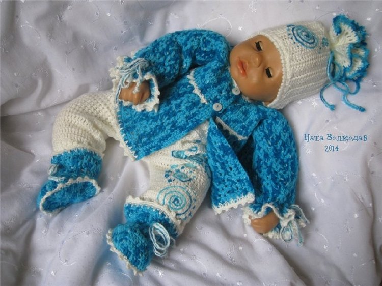 Если прохладно. Вязаная одежда для кукол-малышей (фото 9)