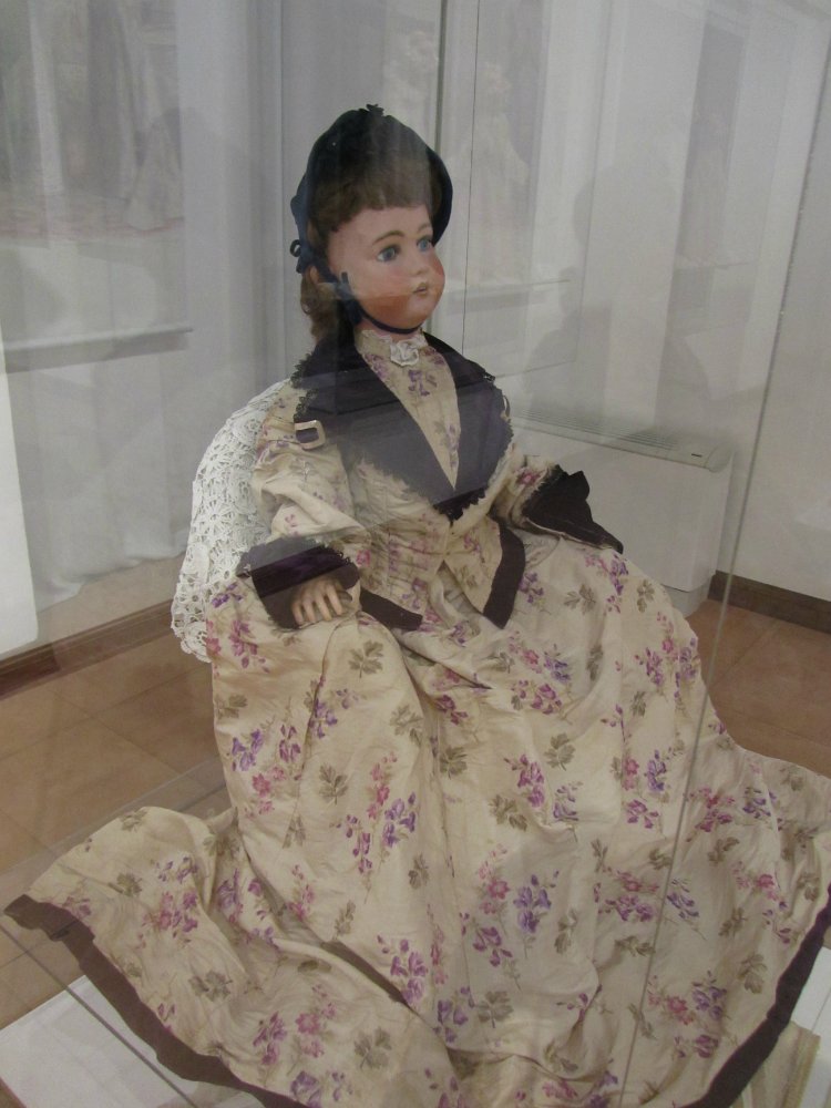 «Мода по-взрослому. Истории из кукольного гардероба» - выставка в Музее-заповеднике «Царицыно» - продолжение - 6-ой зал.