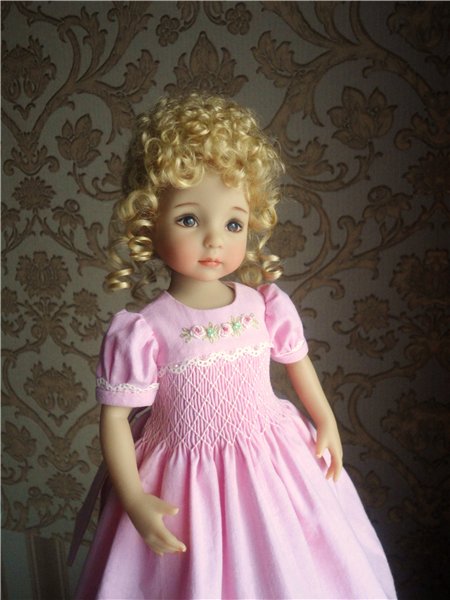 Первое платье для куколки Эффнер в стиле буфы и рококо