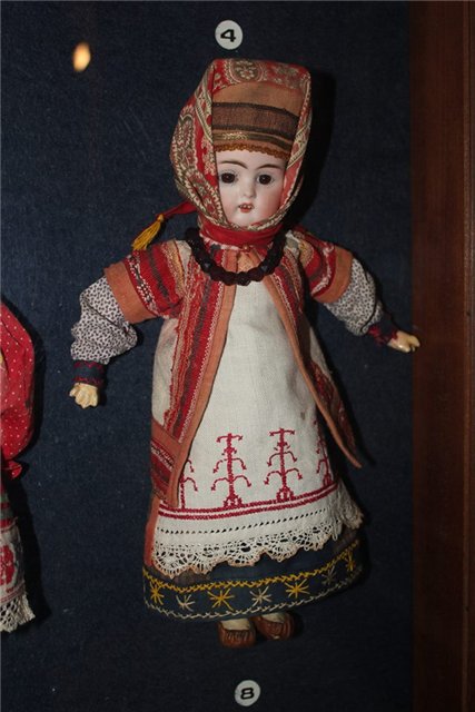 Антикварные куклы в музее барона Штиглица