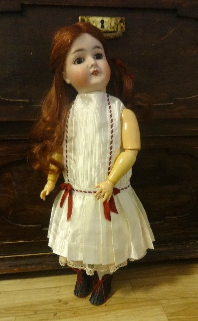 Задумчивая, скромная, тихая и строгая. Armand Marseille