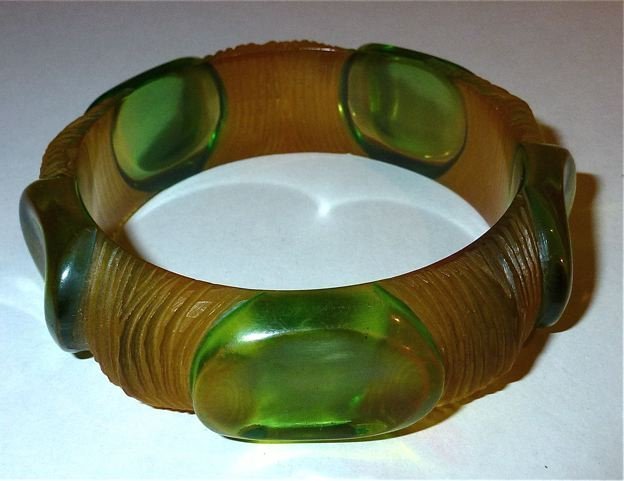 Славный пластик "бакелит"! У него отменный вид! Или возвращение бакелитового болванчика