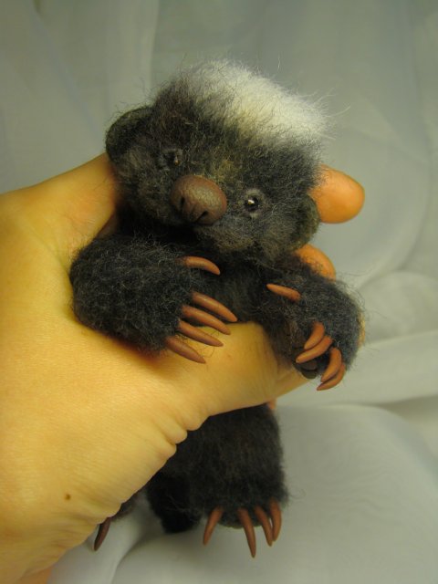 Чудной зверь - медоед. Авторская игрушка валянием Ольги Чернухо (фото 5)