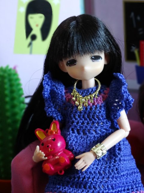 Хорошо, когда у мамы столько кукол и домик для них