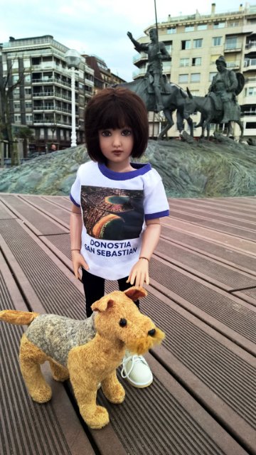 Пегий пёс, бегущий краем моря