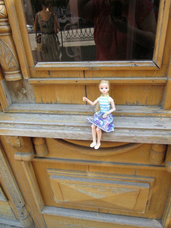 Всё я делаю с Хеленой...и диплом получаю тоже :)