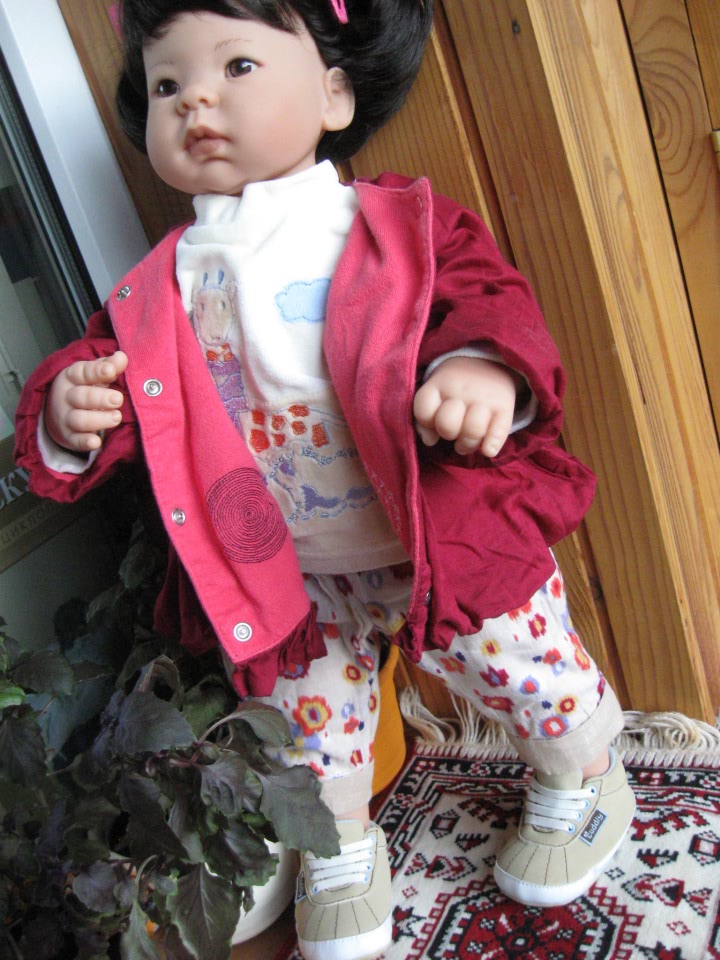 Азиаточка Миддлетончик и её любимые игрушки (фото 8)