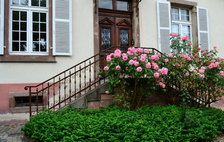 Очарование стринных французских городов