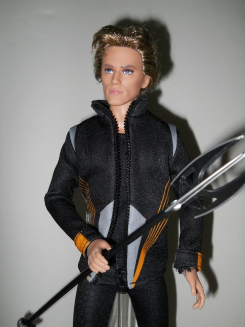 Максим Каммерер (Финник из "Голодных игр") и парень из Техасского университета. Barbie, Ken (фото 4)