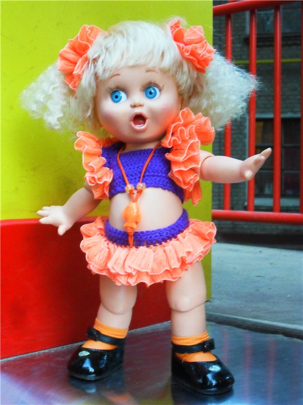 Фейсинка Сьюзи в цветочных нарядах