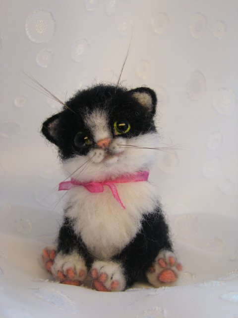 Кот - маленький, но важный. Авторская игрушка валянием из шерсти Ольги Чернухо (фото 5)