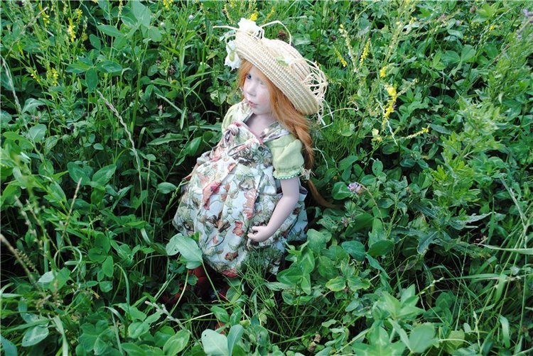 Мы купили два билета - уезжаем завтра в лето