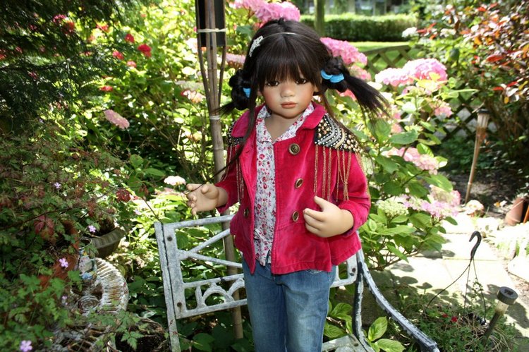 Солнечный денек в саду. Часть третья - Лилит и Анна Лу